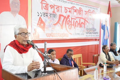 Former Chief Minister Manik Sarkar addresses a conference of a union of the party at district committee office in Agartala on December 21.